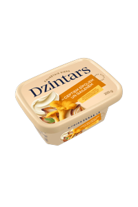 Cheese with roasted onions and chanterelles