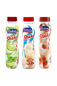 Shake cocktail with strawberris